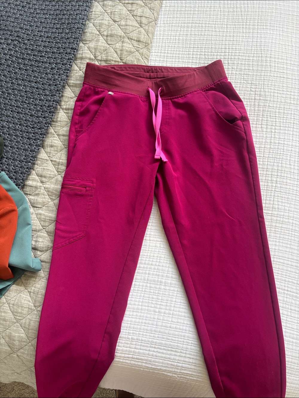 Women’s Figs Scrub set Magenta Jogger Pants and Catarina top.
